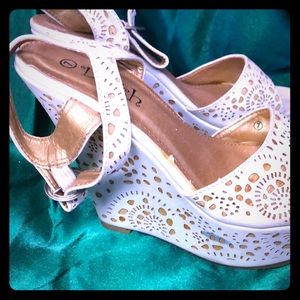 White and silver wedges